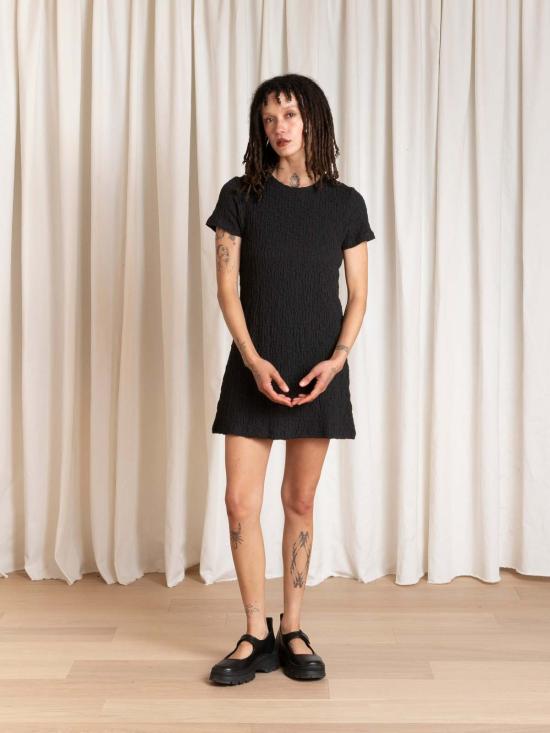  알리 골든 숏 원피스 미니 텍스처 티셔츠 드레스 블랙 - ALI GOLDEN