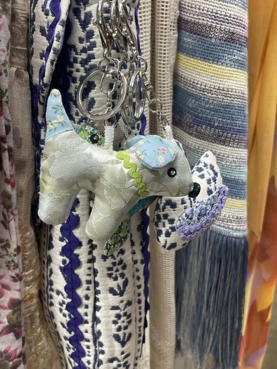  안나 수이 키링 스몰 도그 백 참 - ANNA SUI