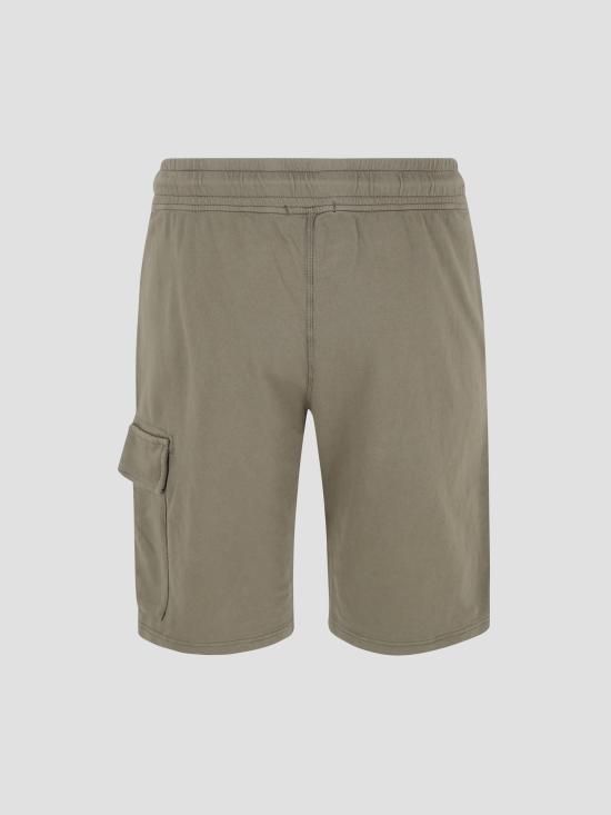 26SS 씨피 컴퍼니 라이트 플리스 카고 렌즈 스웨트쇼츠 RCCMSB704A002246G 683 IVY GREEN - C.P. COMPANY