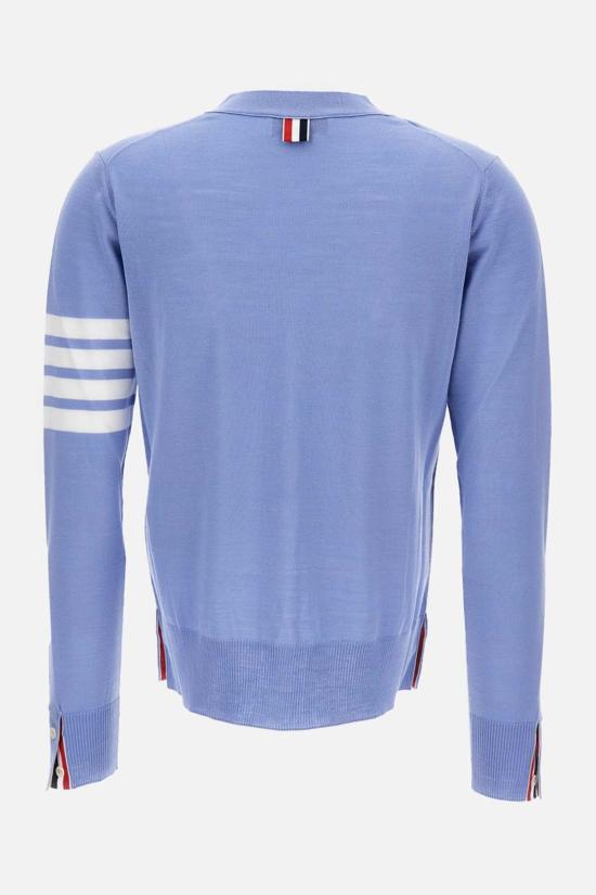  톰브라운 가디건 톰 브라운 브이넥 라이트 메리노 울  클리어 블루 - THOM BROWNE