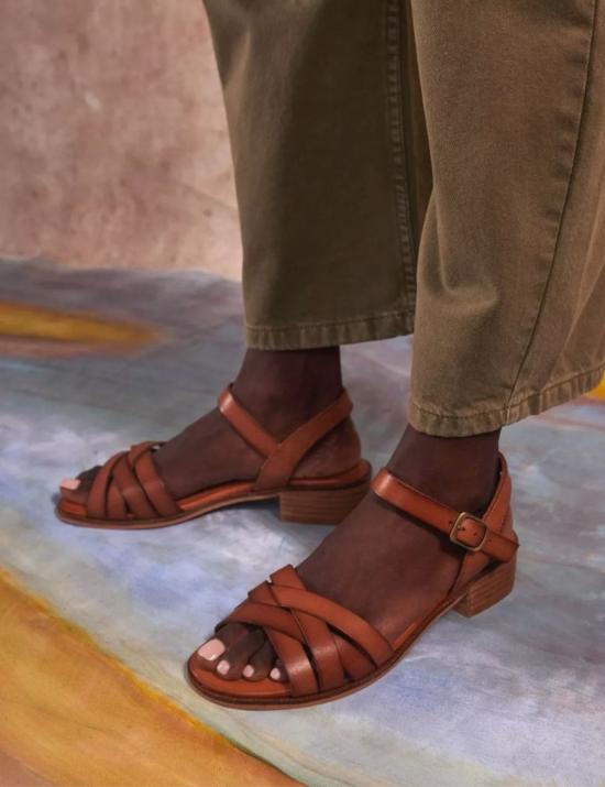  PENELOPE CHILVERS 샌들 페넬로페 칠버스 힐드 셰퍼디스 가죽  (탠 색상) - OTHER BRANDS