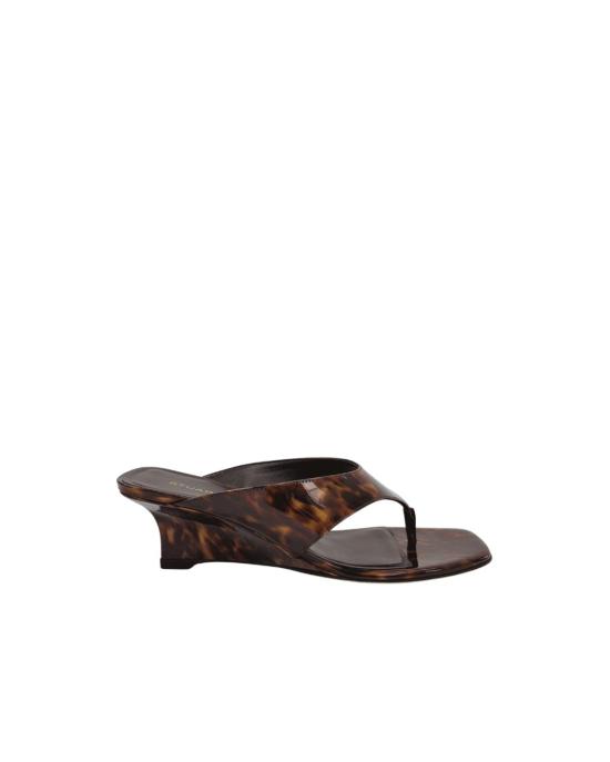  스튜어트 와이츠먼 샌들 비니 웨지 텅  글로스 토터스