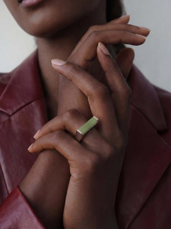  세레 반지 세리 말띠 해 연녹색 옥석 안장 - SEREE