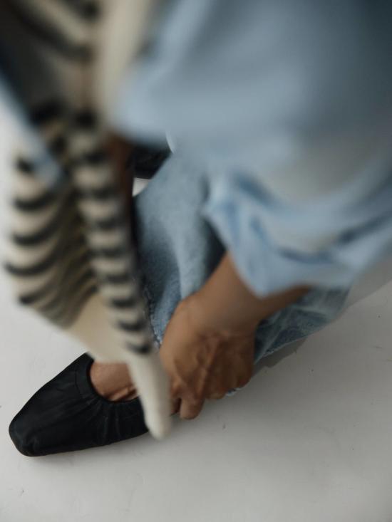  ALTA 플랫 슈즈 알타 젬마 타이탑 가죽 플랫슈즈 블랙 - OTHER BRANDS