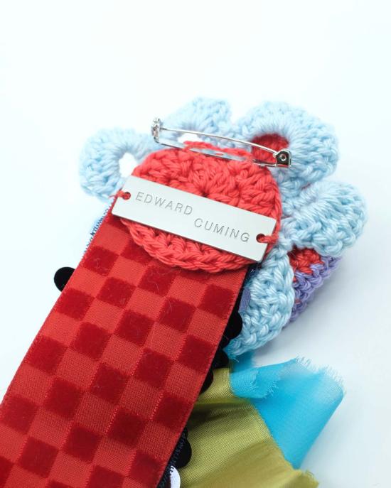  에드워드 커밍 넥타이 레드 블루 골드 크로셰 팔레라 수공예 브로치 - EDWARD CUMING