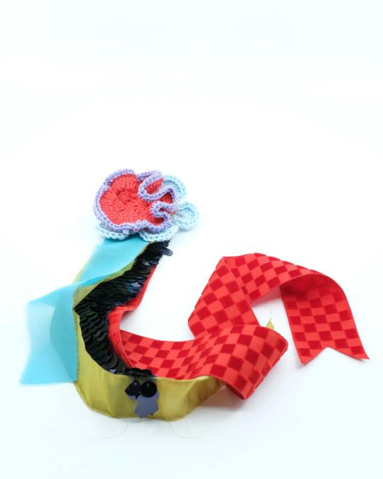  에드워드 커밍 넥타이 레드 블루 골드 크로셰 팔레라 수공예 브로치