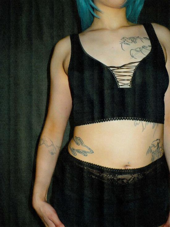  Kayleigh Peddie 브라 케일리 페디 로비 크롭 레이스업  블랙 - OTHER BRANDS