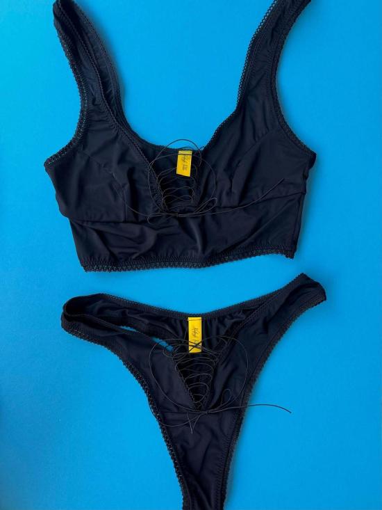  Kayleigh Peddie 브라 케일리 페디 로비 크롭 레이스업  블랙 - OTHER BRANDS