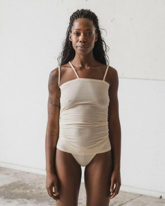  베이스레인지 민소매 티셔츠 Baserange Nida 탱크 오프 화이트 - BASERANGE