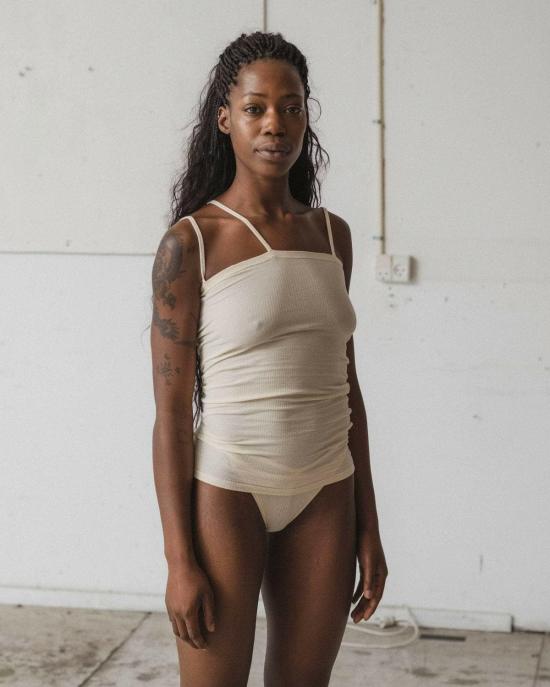  베이스레인지 민소매 티셔츠 Baserange Nida 탱크 오프 화이트 - BASERANGE