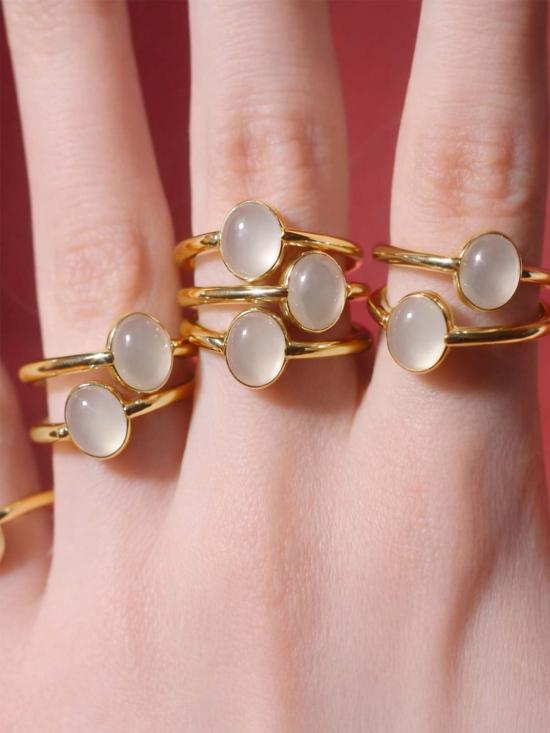  세레 반지 할로 화이트 캘세도니 카보숑 링 - SEREE