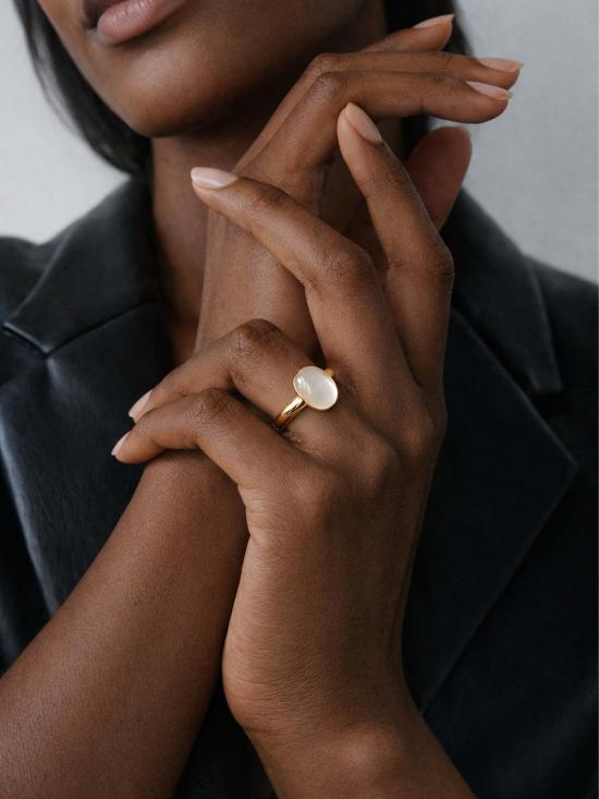  세레 반지 할로 화이트 캘세도니 카보숑 링 - SEREE