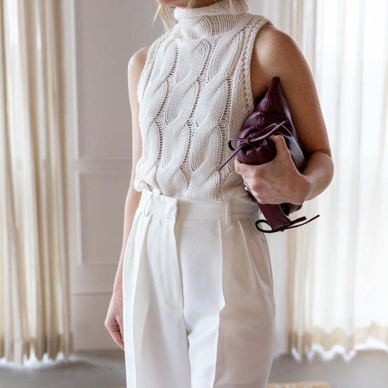  사블린 터틀넥 살비아 민소매 케이블  스웨터 가드니아 - SABLYN