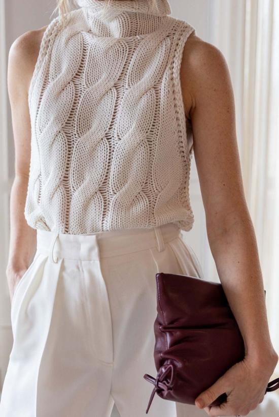  사블린 터틀넥 살비아 민소매 케이블  스웨터 가드니아