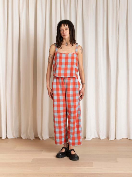  알리 골든 민소매 티셔츠 버튼 백 탱크탑 - ALI GOLDEN