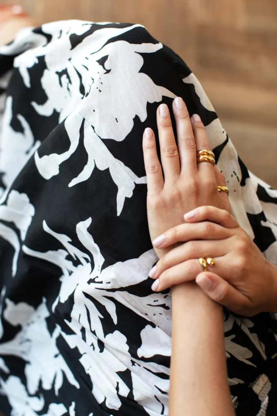  에머슨 프라이 롱 스커트 스모크 맥시  블랙 플로럴 - EMERSON FRY