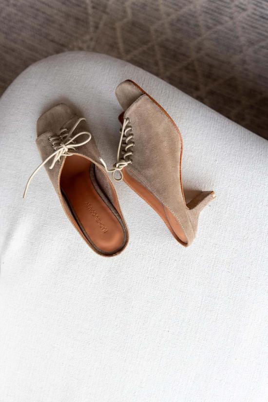  레이첼 코미 힐/펌프스 피라 힐 듄