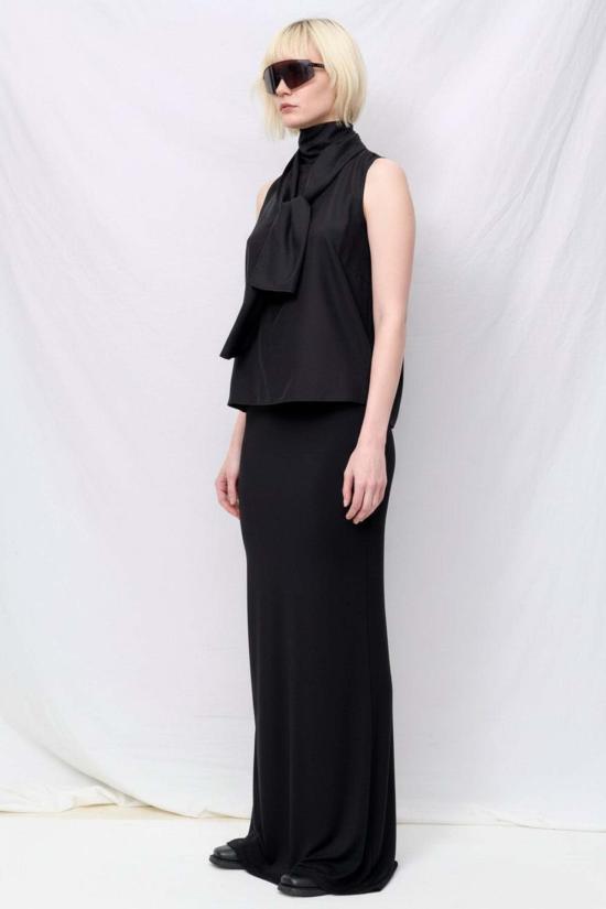  아워레가시 블라우스 우리의 유산은 여전히 검은색이며, 고요하고, 덕스러운 정상입니다. - OUR LEGACY