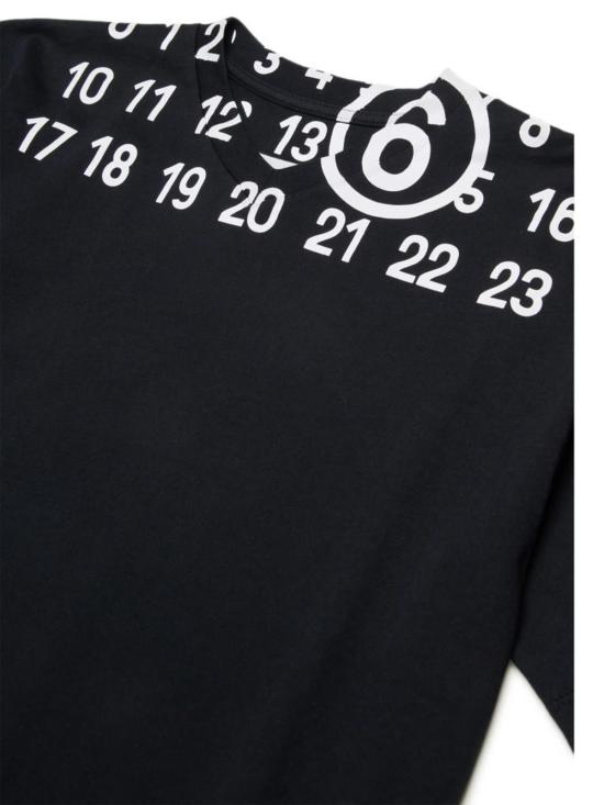  [키즈] MM6 메종마르지엘라 티셔츠 키즈 MM6 메종 마르지엘라 로고 티셔츠 블랙 - MM6 MAISON MARGIELA