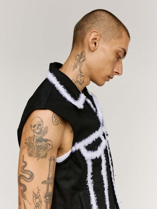  어니스트 더블유 베이커 데님 자켓 어니스트 W. 베이커 오가닉 데님 트림 슬리브리스 데님 재킷 블랙 - ERNEST W. BAKER