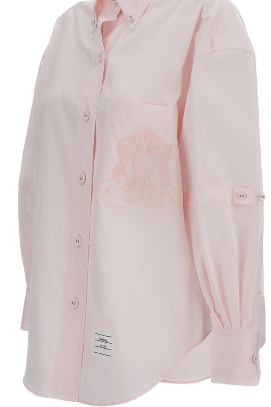 26SS 톰브라운 솔리드 포플린 크레스트 엠브로이더리 암밴드 슈퍼사이즈 셔츠 FLL079EF1004680 Pink - THOM BROWNE