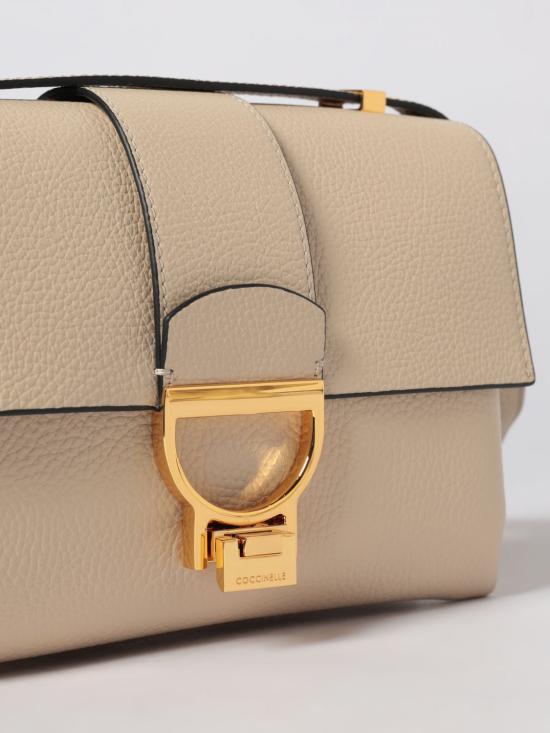 26SS 코치넬리 크로스백 E1MD5120701 N64 Sand - COCCINELLE