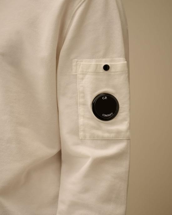 26SS 씨피 컴퍼니 라이트 플리스 하프 집 렌즈 스웨트셔츠 20CMSS022A002246G 103 GAUZEWHITE - C.P. COMPANY