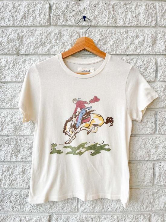  더 그레이트 반팔 티셔츠 . 라이더 그래픽이 있는 작은 티셔츠 워시드 화이트