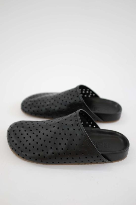  베클리나 뮬/슬리퍼 구비 퍼포레이티드 뮬 블랙 - BEKLINA