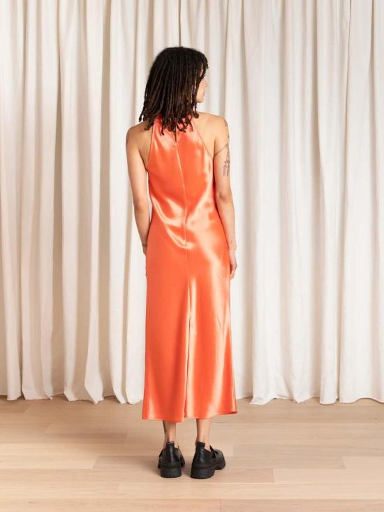  알리 골든 롱 원피스 네온 오렌지 하이넥 바이어스 드레스 - ALI GOLDEN