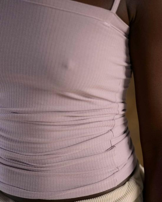  베이스레인지 민소매 티셔츠 Baserange Nida 탱크 오프 화이트 - BASERANGE