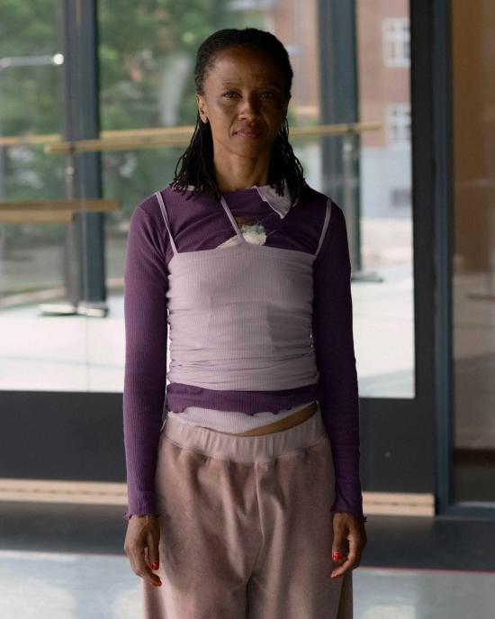  베이스레인지 민소매 티셔츠 Baserange Nida 탱크 오프 화이트 - BASERANGE