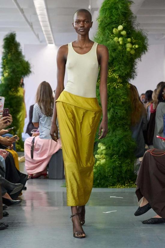  티비 롱 스커트 섀시 후프 펜슬 스커트 블랙 - TIBI