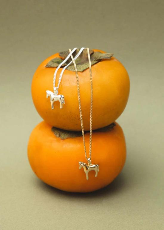  카라 유 목걸이/팬던트 카라유 골드 루나 호스 목걸이 - KARA YOO