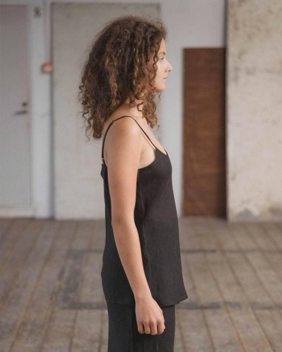  베이스레인지 민소매 티셔츠 Baserange Dydine 쉬어 리넨 탱크 블랙 - BASERANGE