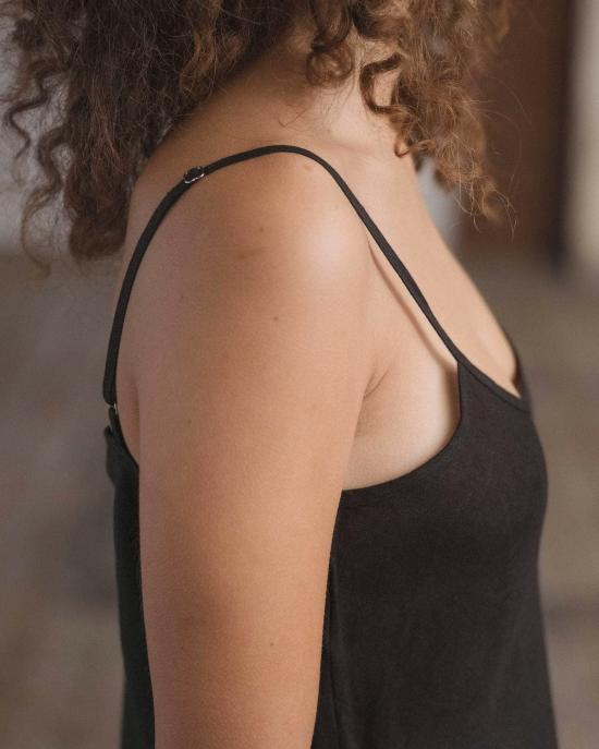  베이스레인지 민소매 티셔츠 Baserange Dydine 쉬어 리넨 탱크 블랙 - BASERANGE