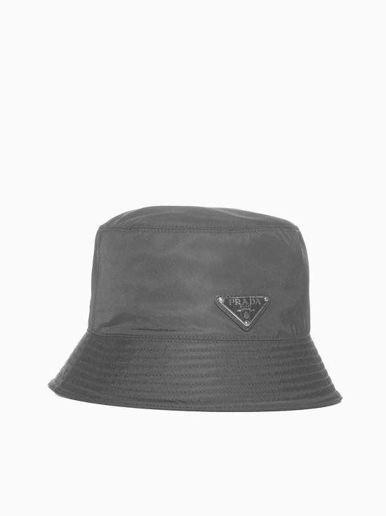  프라다 모자 로고 플레이트 나일론 버킷햇 블랙 - PRADA