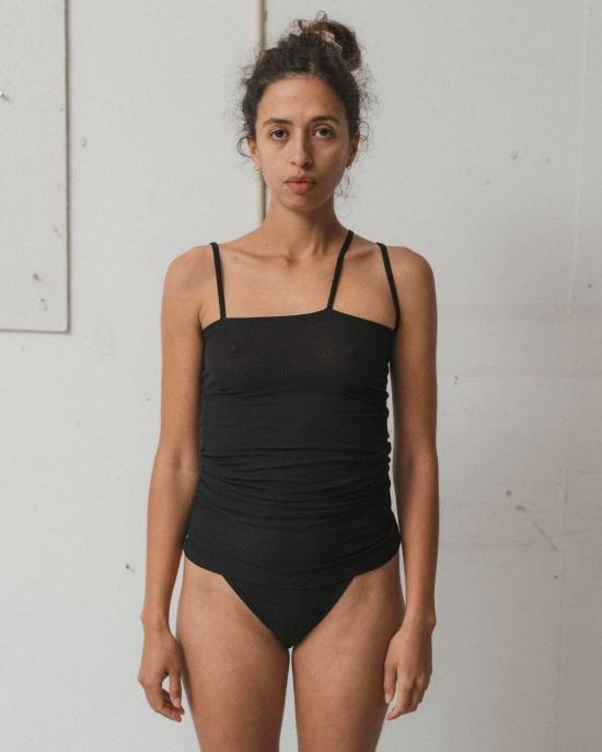  베이스레인지 민소매 티셔츠 니다 탱크 블랙 - BASERANGE