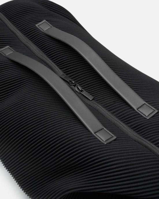  이세이 미야케 캐리어 옴므 플리츠 트래블 백 블랙 - ISSEY MIYAKE