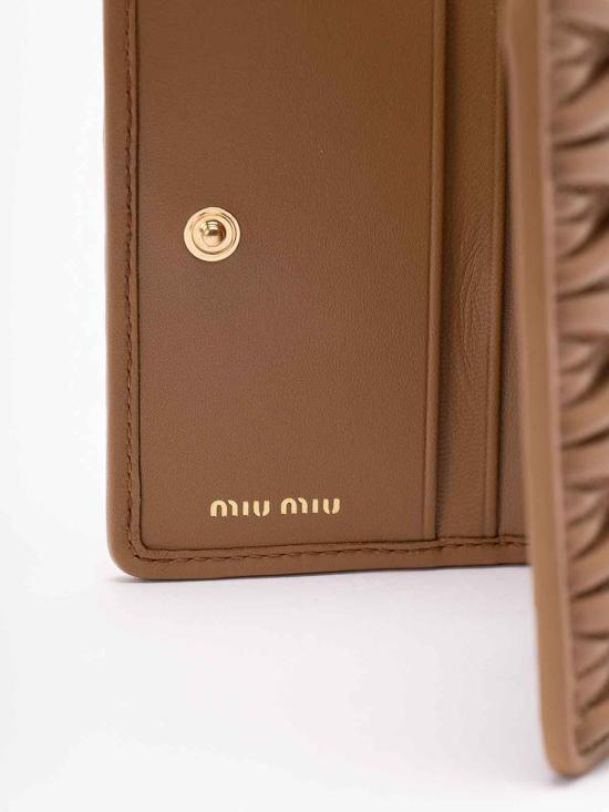 26SS 미우미우 마테라쎄 나파 가죽 반지갑 5MV204AFPPF098L Camel - MIU MIU