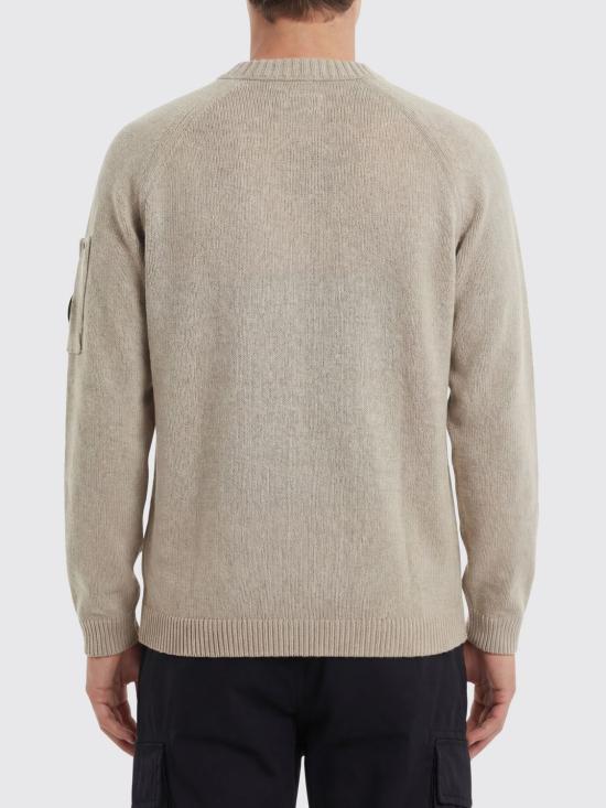 26SS 씨피 컴퍼니 코튼 셔닐 크루넥 렌즈 스웨터 20CMKN117A005687G 904 Grey - C.P. COMPANY