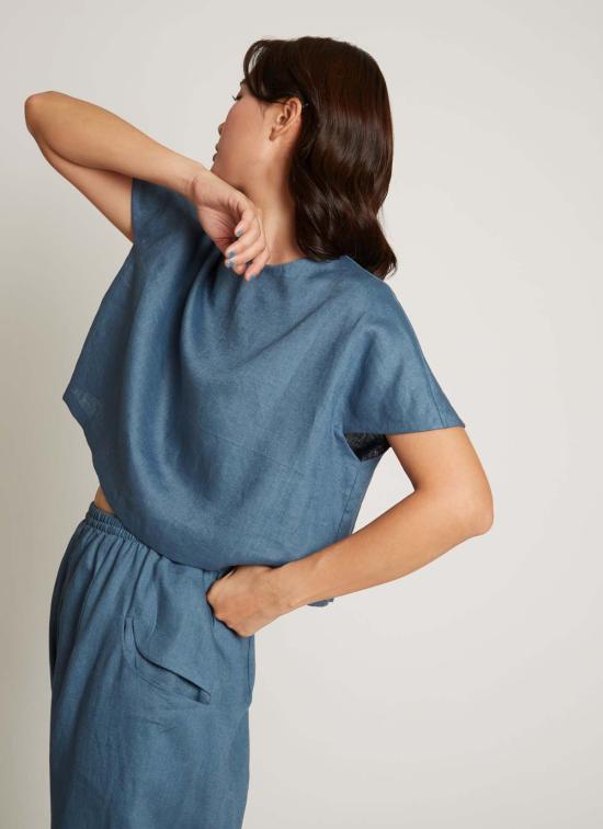  카렘 블라우스 로즈우드 돌먼 플리츠스테이 탑 슬레이트 블루 - KAAREM