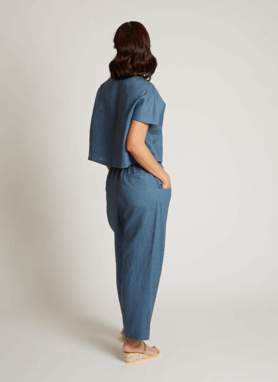  카렘 블라우스 로즈우드 돌먼 플리츠스테이 탑 슬레이트 블루 - KAAREM