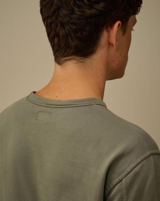 26SS 씨피 컴퍼니 라이트 플리스 크루넥 스웨트셔츠 20CMSS711A002246G 921 GUNMETAL Green - C.P. COMPANY