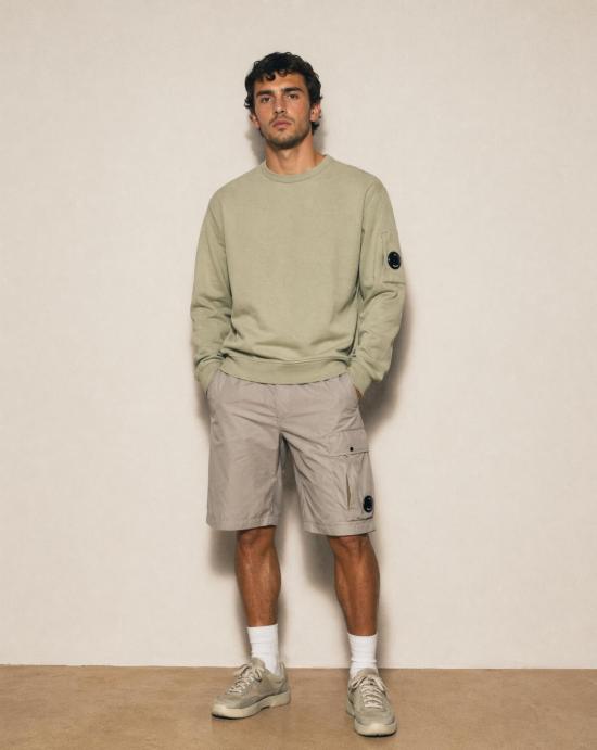 26SS 씨피 컴퍼니 라이트 플리스 크루넥 스웨트셔츠 20CMSS711A002246G 610 MOSS GRAY Green - C.P. COMPANY