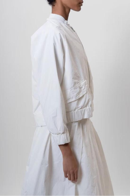  에콰멘테 봄버 자켓 Aequamente 지퍼업 봄버 재킷 화이트 - AEQUAMENTE