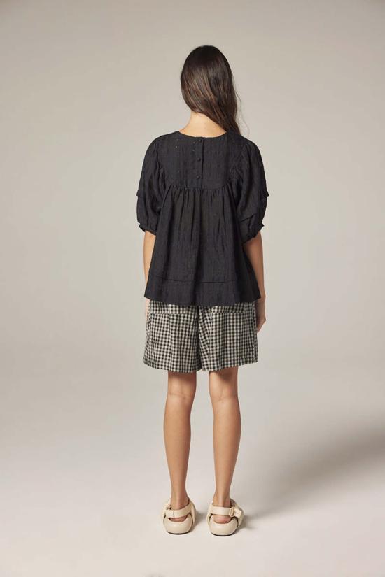  아멘테 블라우스 퍼프 슬리브 요크 탑 블랙 - AMENTE