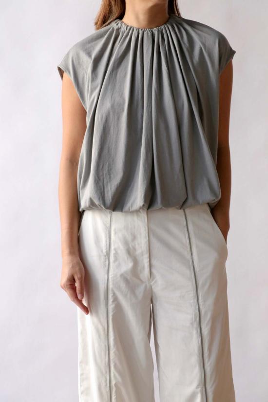  티비 반팔 티셔츠 셔링 넥 원형 티셔츠 퓨미스 그레이