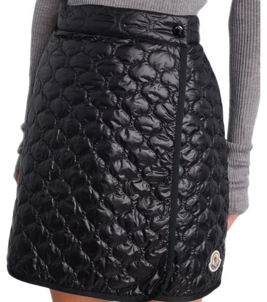 25FW 몽클레어 스퀘어 퀼티드 미니 랩 스커트 2D00036597YG999 Black - MONCLER