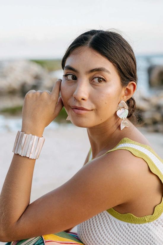  누데이 이어링 정오의 조개 귀걸이 무지개빛 - NOONDAY